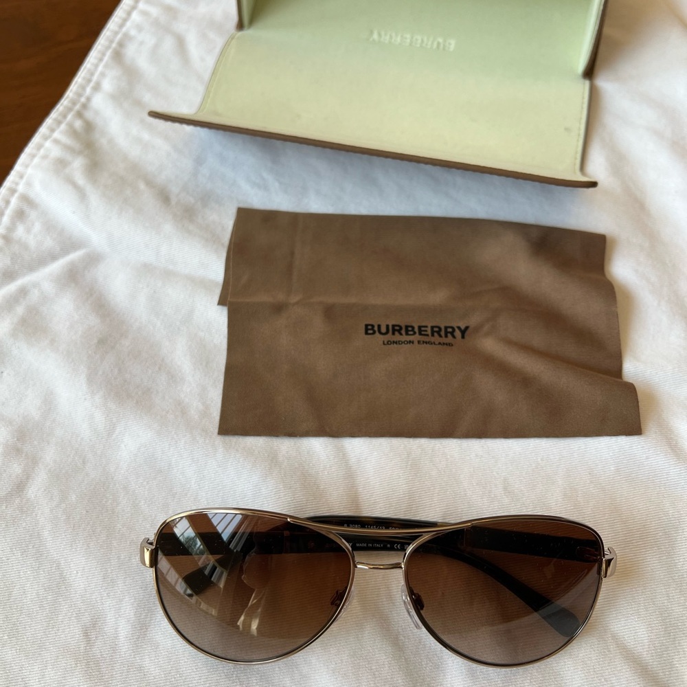 Burberry London Check Aviator sunglasses-Woman. NEW
